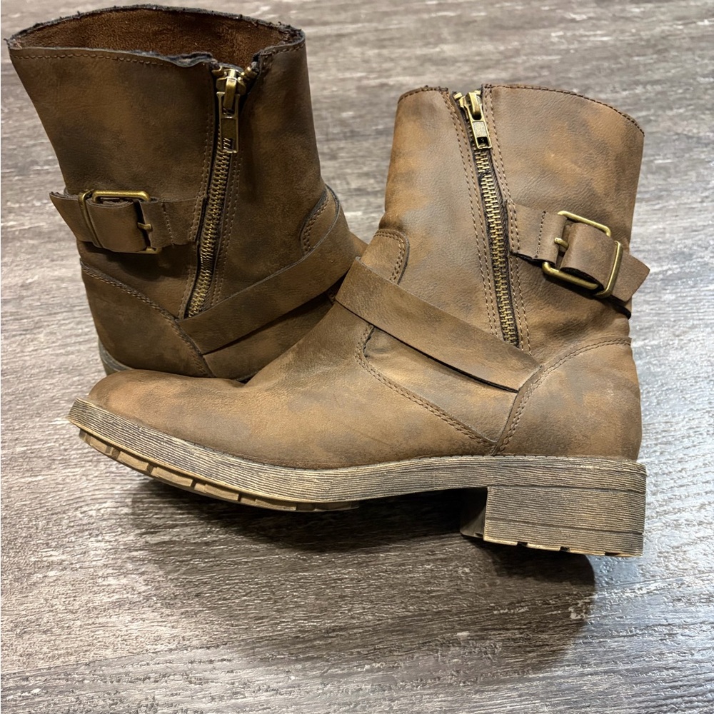 Rocket Dog Rustic Brown Moto Boots with Buckle Detail- great condition!